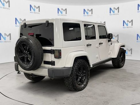Used 2015 Jeep Wrangler Unlimited Sahara w/ Connectivity Group AWD/4WD image 5
