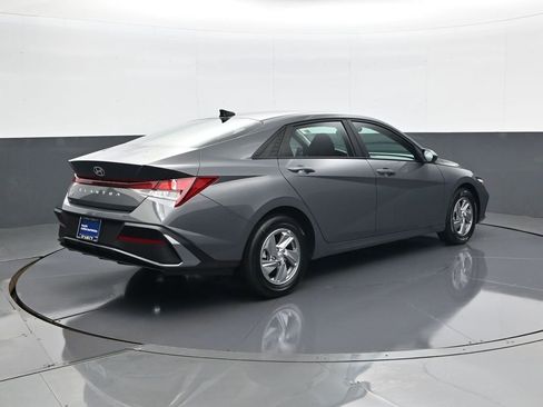 Certified 2024 Hyundai Elantra SE image 5