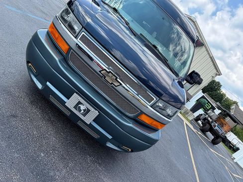 Used 2017 Chevrolet Express 2500 RWD image 9