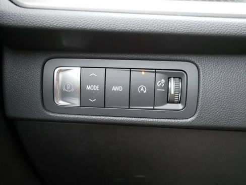 Used 2024 Chevrolet Traverse LT AWD/4WD image 27