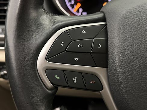 Used 2019 Jeep Grand Cherokee Limited image 21