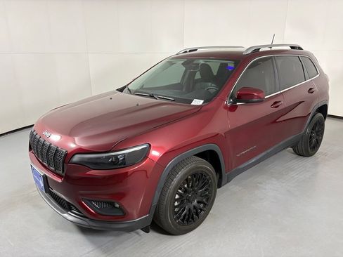 Used 2019 Jeep Cherokee Latitude Plus w/ Comfort/Convenience Group FWD image 4