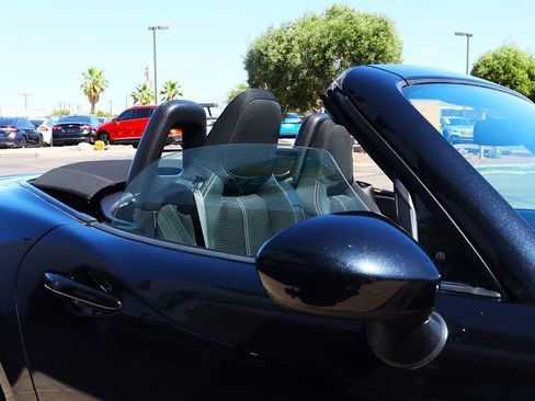 Used 2018 FIAT 124 Spider Classica w/ Technology Group image 21