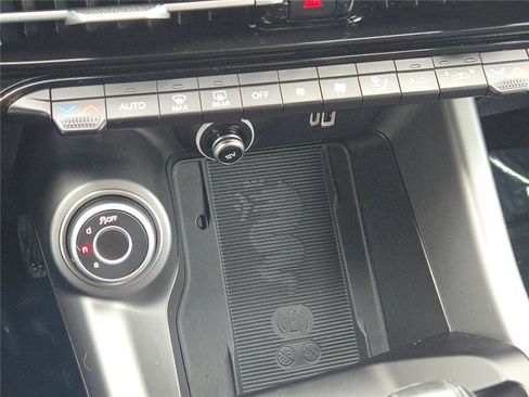 Used 2024 Alfa Romeo Tonale Ti w/ Premium Interior Package image 32