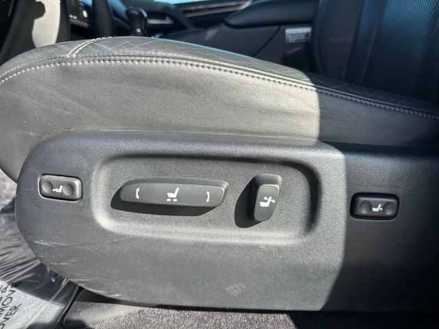 Used 2017 Lexus LX 570 4WD w/ Luxury Package image 18