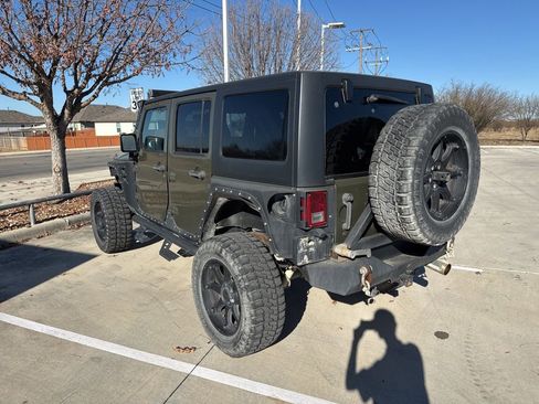 Used 2015 Jeep Wrangler Unlimited Sahara w/ Connectivity Group image 5