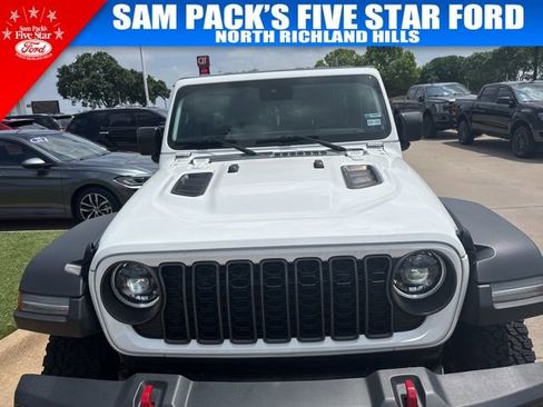 Used 2024 Jeep Wrangler Unlimited Rubicon w/ Convenience Group AWD/4WD image 2
