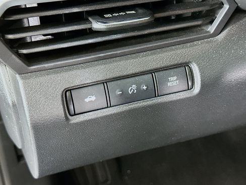 Used 2024 Nissan Altima 2.5 SR FWD image 17