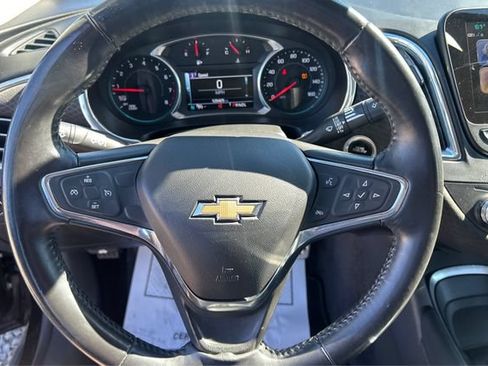 Used 2017 Chevrolet Malibu LT FWD image 17