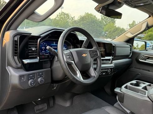 Used 2023 Chevrolet Silverado 1500 LT AWD/4WD image 16