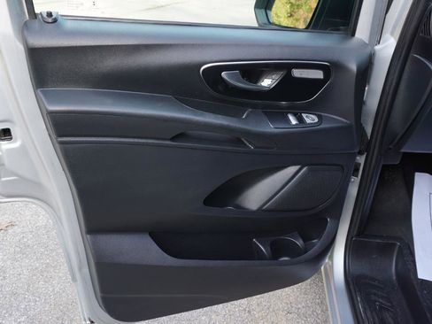 Used 2016 Mercedes-Benz Metris Passenger image 25