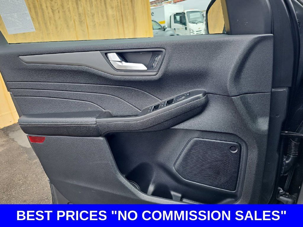 Used 2025 Ford Escape SE FWD image 28