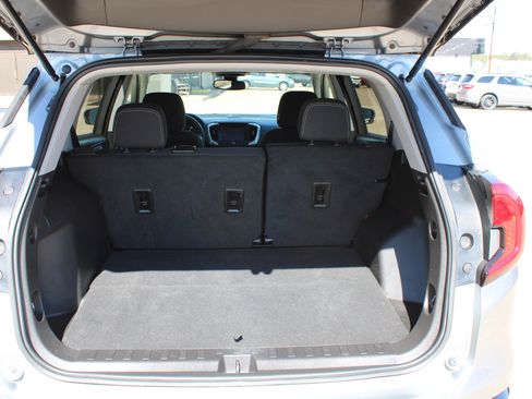 Used 2023 GMC Terrain SLE w/ Driver Convenience Package image 13