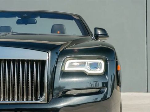 Used 2018 Rolls-Royce Dawn image 28