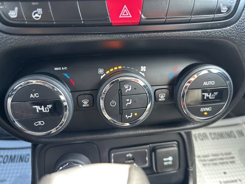 Used 2016 Jeep Renegade Limited AWD/4WD image 56