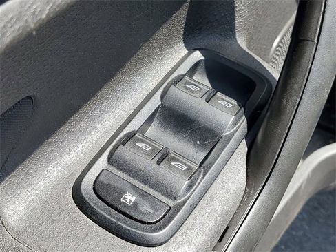 Used 2014 Ford Fiesta SE w/ Equipment Group 201A image 9