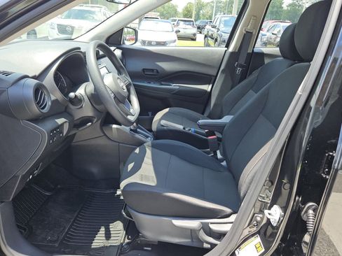 Used 2025 Nissan Kicks Play S FWD image 3