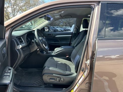 Used 2018 Toyota Highlander Plus image 16