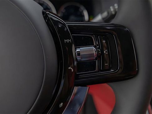 Used 2023 Rolls-Royce Cullinan image 45