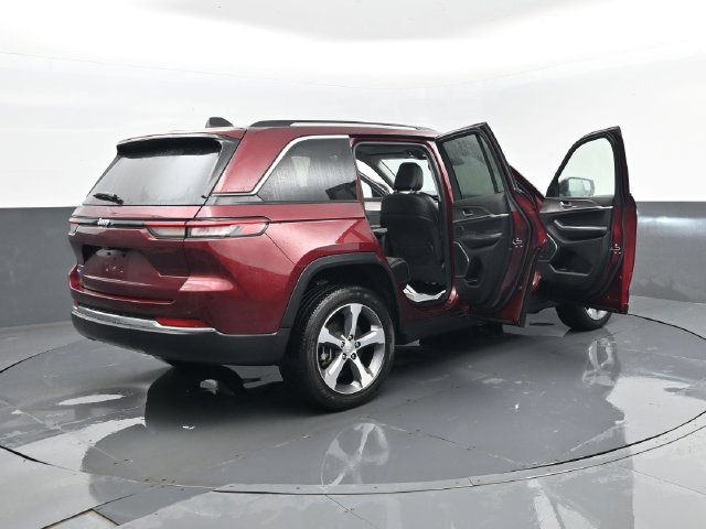 Used 2023 Jeep Grand Cherokee 4WD 4xe image 33
