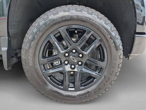 Used 2025 Chevrolet Silverado 1500 LT Trail Boss w/ LT Trail Boss Premium Package AWD/4WD image 25