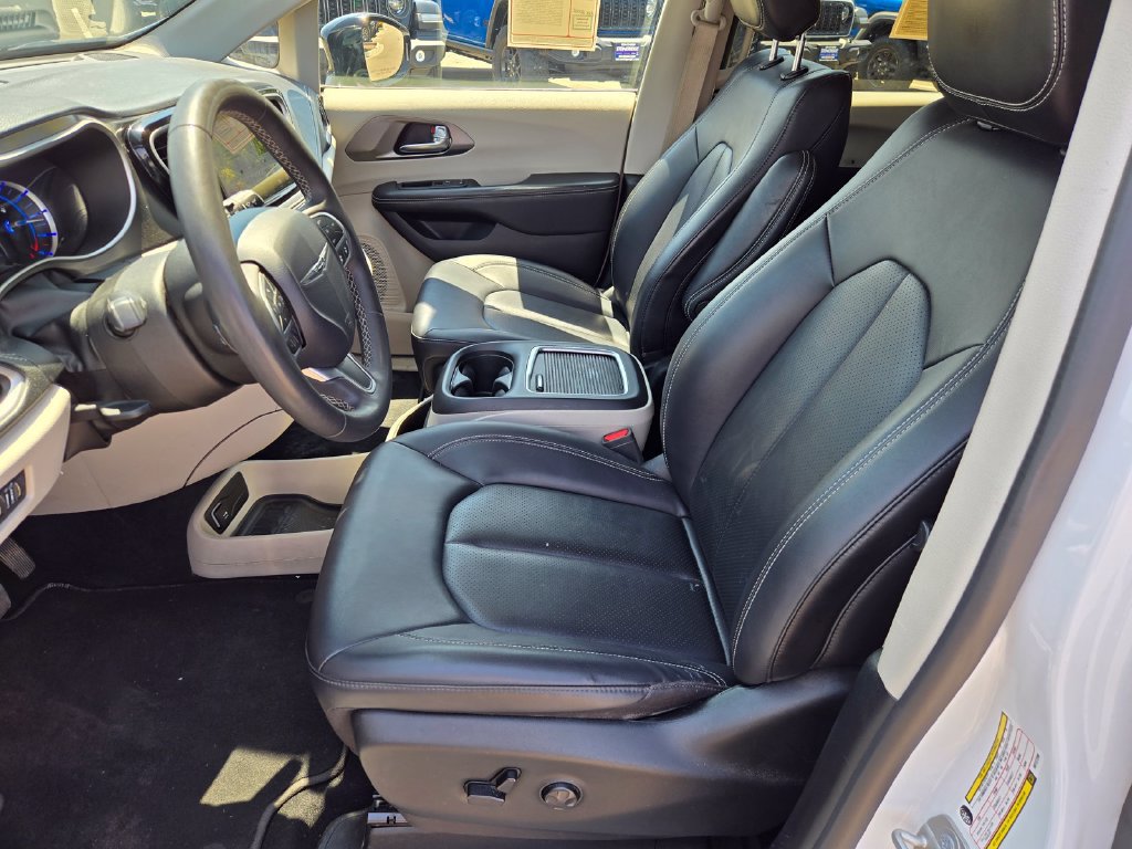 Used 2024 Chrysler Pacifica Limited FWD image 14