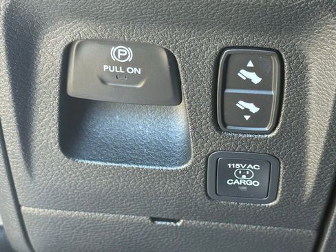 Used 2025 RAM 1500 Limited w/ Trailer Tow Group image 27