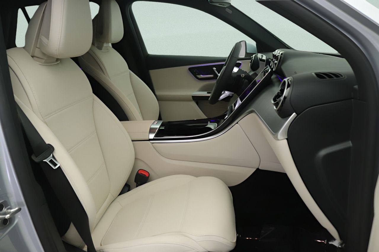 Used 2025 Mercedes-Benz GLC 350e 4MATIC image 28