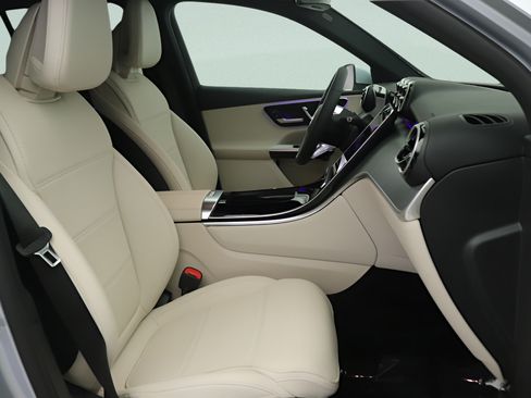 Used 2025 Mercedes-Benz GLC 350e 4MATIC image 28
