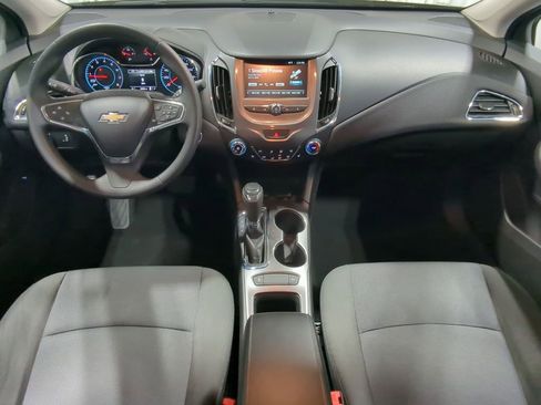 Used 2018 Chevrolet Cruze LT w/ Convenience Package image 18