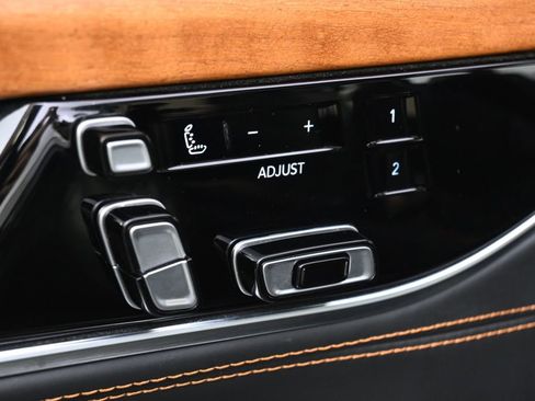 Used 2022 Jeep Grand Wagoneer Series III w/ Rear Seat Video Group 1 image 14