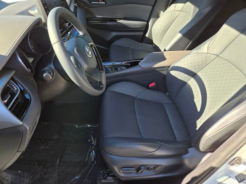 Used 2021 Toyota C-HR Limited image 10