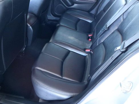 Used 2018 MAZDA MAZDA3 Touring FWD image 31