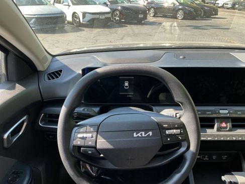 Used 2025 Kia K4 FWD image 30