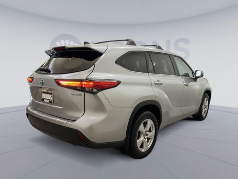Used 2023 Toyota Highlander LE AWD/4WD image 8