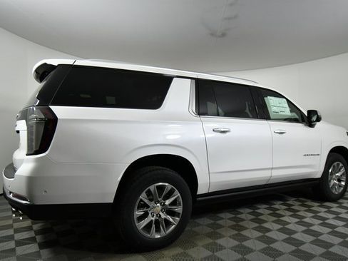 New 2025 Chevrolet Suburban Premier image 10