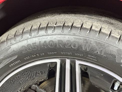 Used 2025 Mercedes-Benz GLC 300 4MATIC image 32