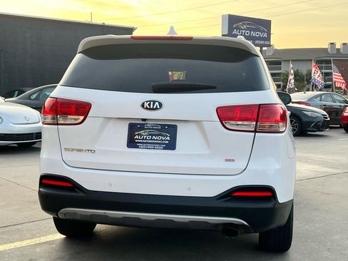 Used 2017 Kia Sorento AWD w/ LX Convenience Package image 5