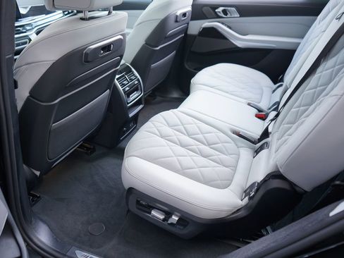 New 2026 BMW X7 xDrive40i w/ M Sport Package AWD/4WD image 18