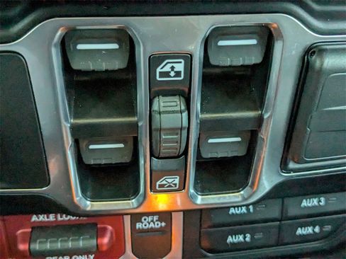 Used 2024 Jeep Gladiator Sport image 20