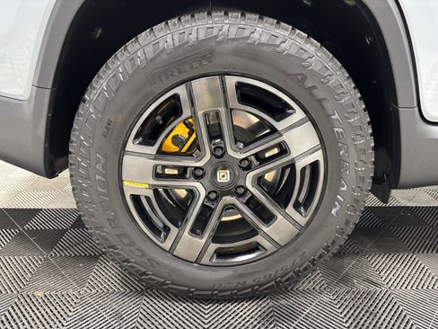 Used 2024 Rivian R1T Adventure AWD/4WD image 12