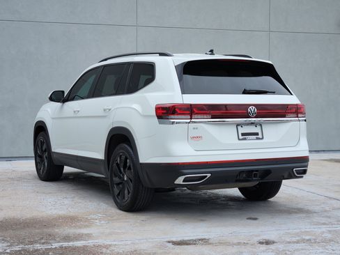 Used 2024 Volkswagen Atlas SE w/ Black Wheel Package FWD image 7