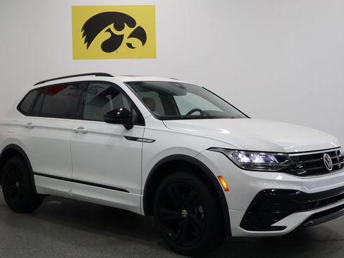 Used 2024 Volkswagen Tiguan SE R-Line image 6