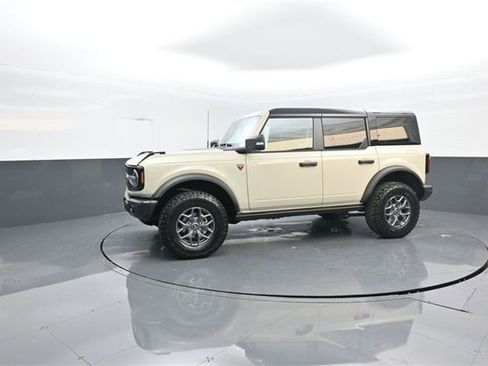 New 2025 Ford Bronco Badlands image 4