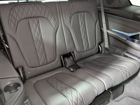 Used 2024 BMW X7 xDrive40i w/ Executive Package image 43
