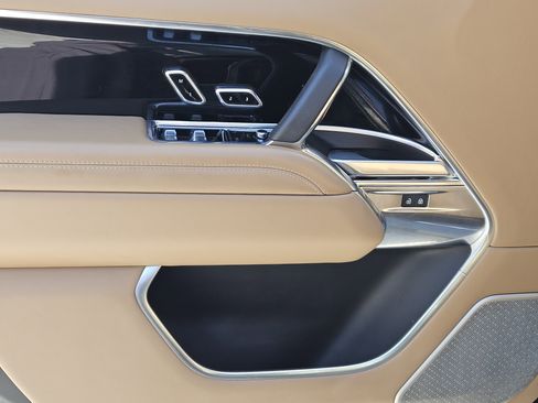 Used 2024 Land Rover Range Rover Autobiography image 24