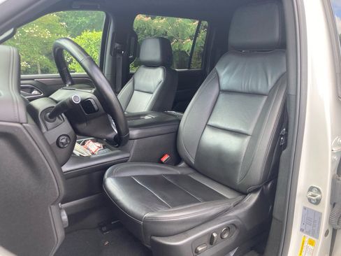 Used 2024 Chevrolet Suburban LT w/ Luxury Package RWD image 6