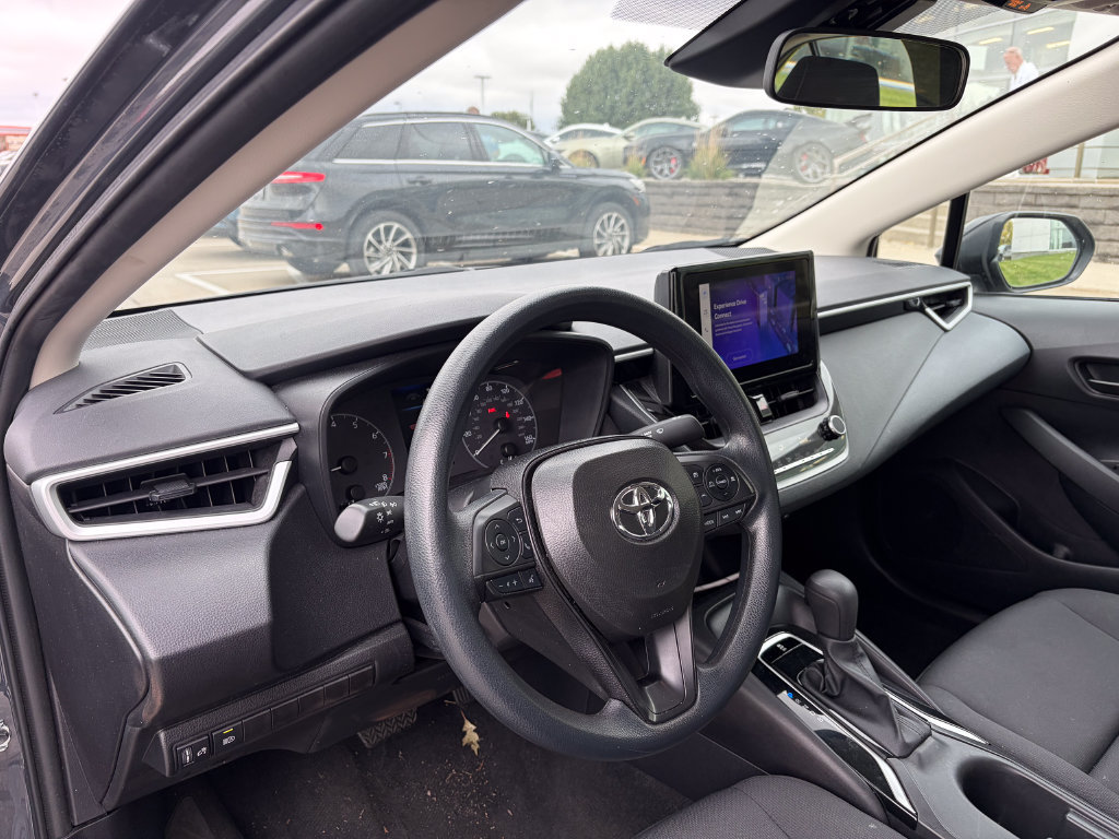 Used 2025 Toyota Corolla LE FWD image 9