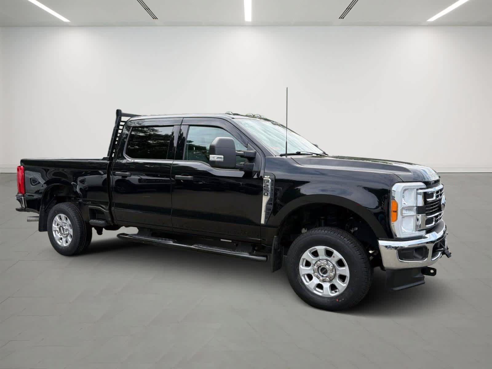 Used 2023 Ford F250 XLT w/ Snow Plow Prep Package AWD/4WD image 6