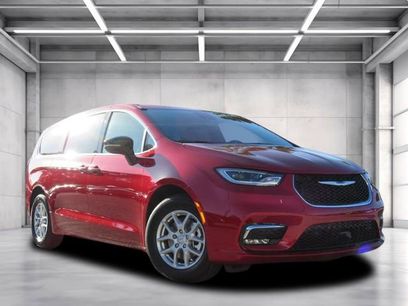 New 2026 Chrysler Pacifica Select